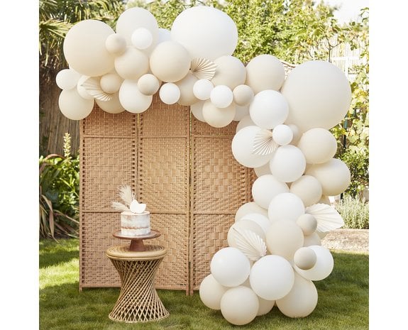 Nude & Witte Ballonnenboog met papieren waaiers - DIY set